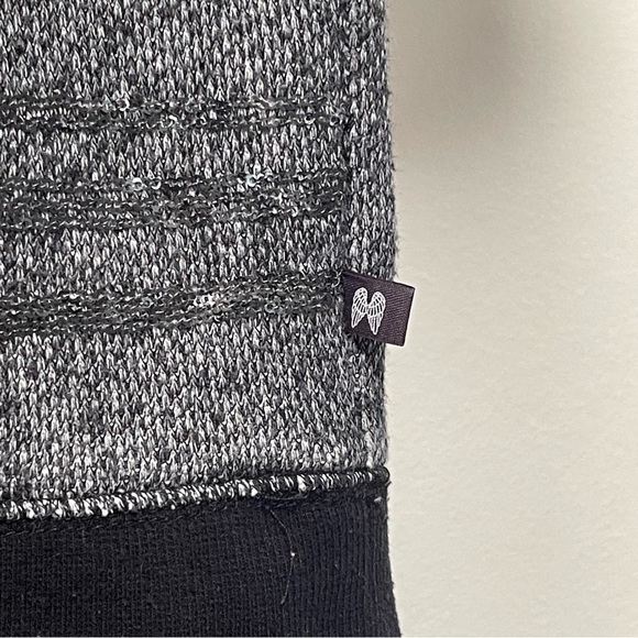 Victoria's Secret Boat Neckline 3/4 Sleeves Sequined Gray Sweatshirt Size XS - Picture 3 of 9